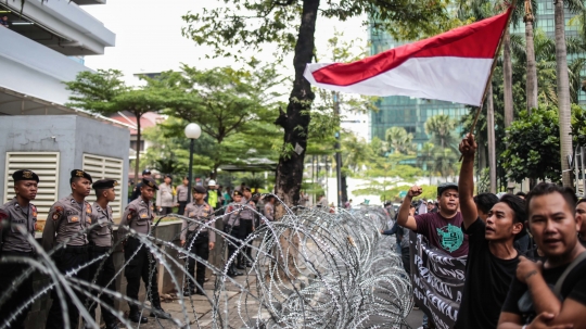 Ratusan pengemudi online geruduk kantor Grab pusat