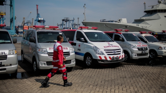 Puluhan ambulance menunggu korban Lion Air JT 610 di Pelabuhan Tanjung Priok