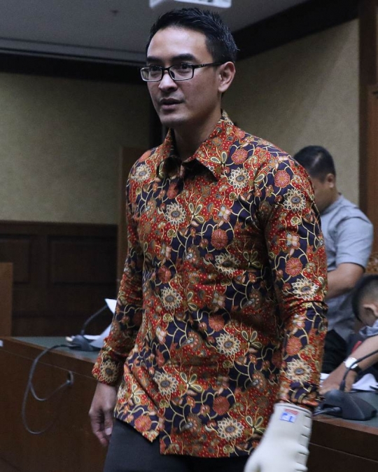 Ekspresi Zumi Zola saat jalani sidang pemeriksaan terdakwa