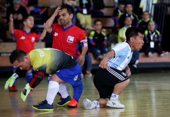 Jika manusia kerdil tampil dalam turnamen Copa America