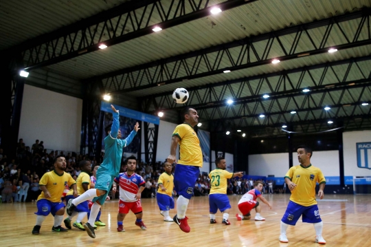 Jika manusia kerdil tampil dalam turnamen Copa America