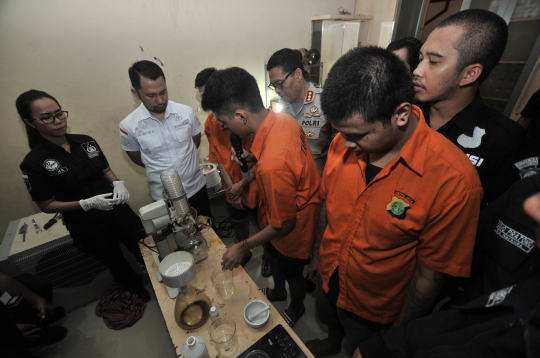 Polisi ungkap pabrik liquid vape narkoba di Kelapa Gading