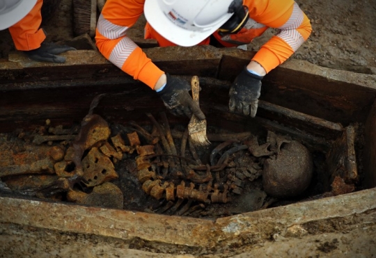 Penemuan situs pemakaman tua dari abad ke-18 di proyek kereta cepat London