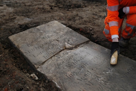 Penemuan situs pemakaman tua dari abad ke-18 di proyek kereta cepat London