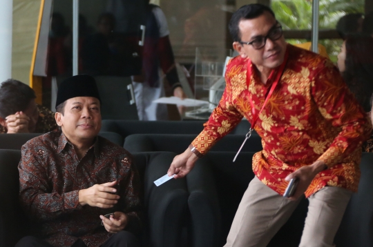 Jumat keramat, Wakil Ketua DPR Taufik Kurniawan diperiksa KPK