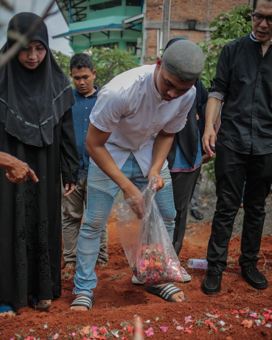 Duka selimuti pemakaman aktor laga George Mustafa Taka