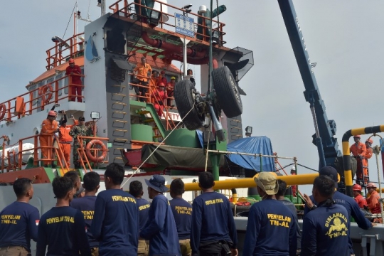 Momen pengangkatan roda Lion Air PK LQP