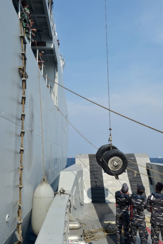 Momen pengangkatan roda Lion Air PK LQP