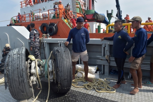 Momen pengangkatan roda Lion Air PK LQP