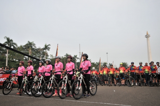Gaya polwan cantik meriahkan 'Gowes Bersama #iRide4Peace'