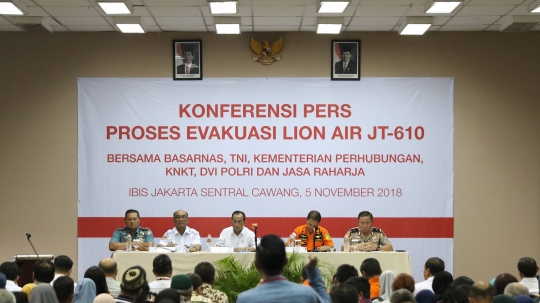 Evaluasi pencarian korban Lion Air di hadapan keluarga korban