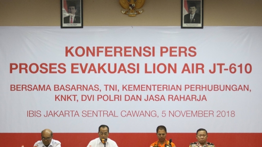Evaluasi pencarian korban Lion Air di hadapan keluarga korban