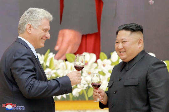 Gaya Kim Jong-un sambut Presiden Kuba di Pyongyang