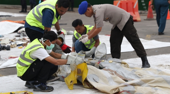 Tim SAR angkut berbagai temuan di hari ke-8 pencarian Lion Air