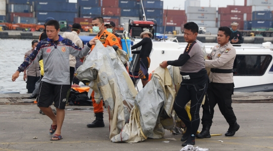 Tim SAR angkut berbagai temuan di hari ke-8 pencarian Lion Air