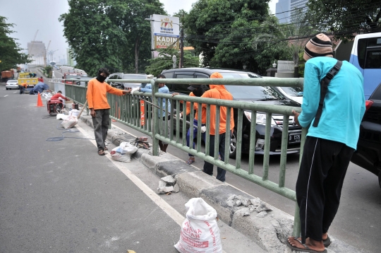 Antisipasi kecelakaan, Jalan HOS Cokroaminoto dipasang pagar pembatas