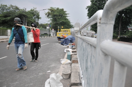 Antisipasi kecelakaan, Jalan HOS Cokroaminoto dipasang pagar pembatas