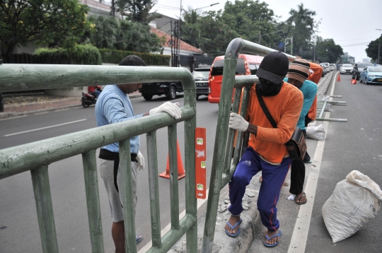 Antisipasi kecelakaan, Jalan HOS Cokroaminoto dipasang pagar pembatas