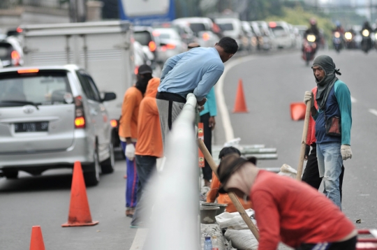 Antisipasi kecelakaan, Jalan HOS Cokroaminoto dipasang pagar pembatas