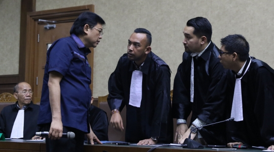 Halangi penyidikan KPK, Advokat Lucas jalani sidang dakwaan