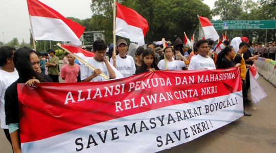 Aksi pemuda gelar demo di Istana terkait pidato Prabowo di Boyolali