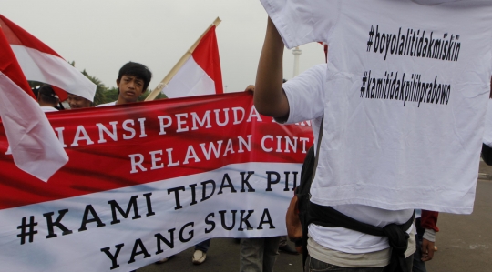 Aksi pemuda gelar demo di Istana terkait pidato Prabowo di Boyolali