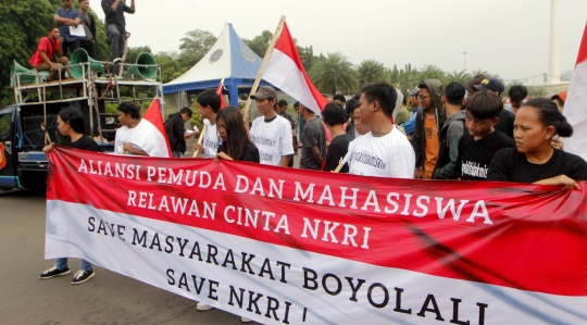 Aksi pemuda gelar demo di Istana terkait pidato Prabowo di Boyolali