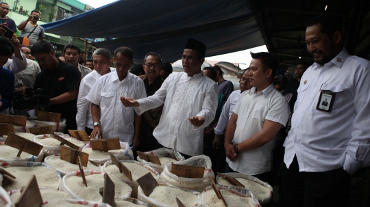 Mentan gandeng Kepala Bulog sidak pasokan beras di Pasar Induk Cipinang