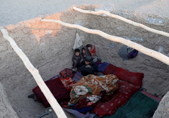 Potret Anak-Anak Afghanistan Hidup dalam Tenda Pengungsian ala Kadarnya