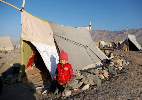 Potret Anak-Anak Afghanistan Hidup dalam Tenda Pengungsian ala Kadarnya