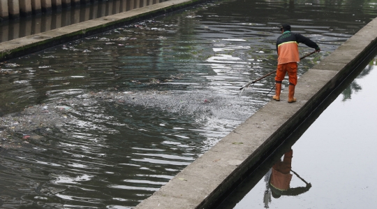 Hindari Penumpukan Sampah, Kali Cideng Dibersihkan