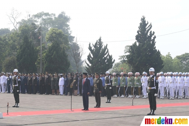 Foto Jokowi Pimpin Peringatan Hari Pahlawan Nasional Di