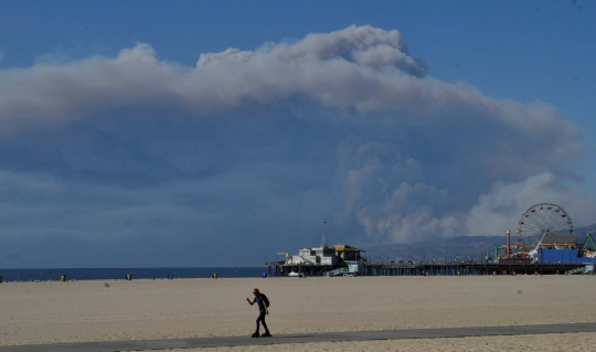 Mirip Erupsi, Beginilah Asap Kebakaran Hutan California