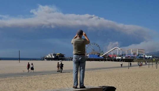 Mirip Erupsi, Beginilah Asap Kebakaran Hutan California