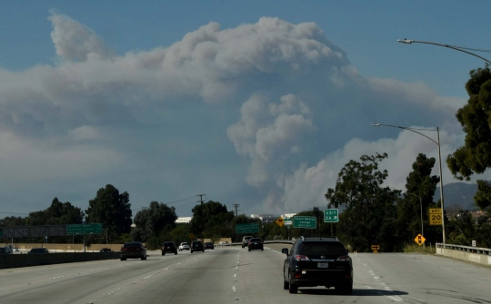 Mirip Erupsi, Beginilah Asap Kebakaran Hutan California