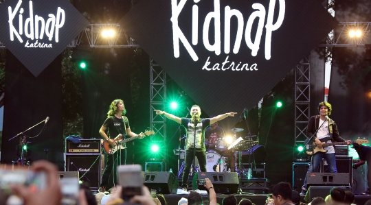 Bersama Kidnap Katrina, Anang Hermansyah Bius Pengunjung The 90's Festival