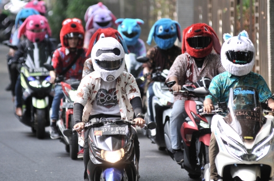 Konvoi Hari Pahlawan Bersama Komunitas Helm Berkarakter Kartun