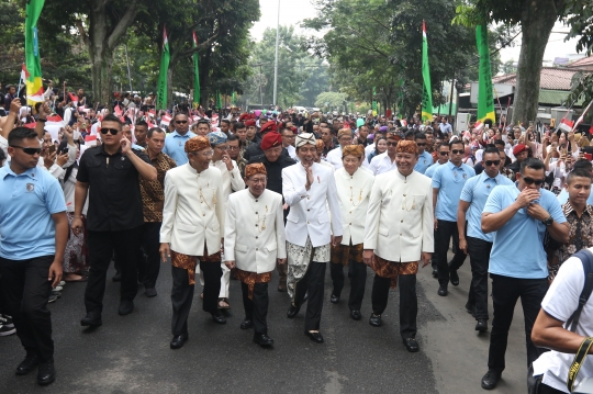 Kenakan Pakaian Adat, Jokowi Diberi Gelar Pinisepuh oleh Paguyuban Pasundan