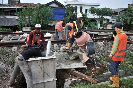 Pemasangan Sinyal Double-Double Track Manggarai-Cikarang