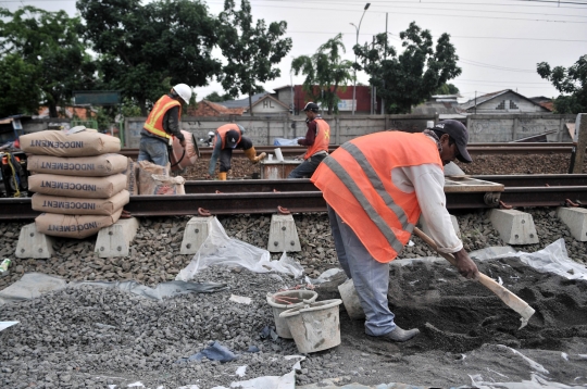 Pemasangan Sinyal Double-Double Track Manggarai-Cikarang