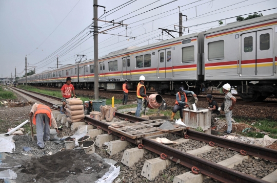 Pemasangan Sinyal Double-Double Track Manggarai-Cikarang