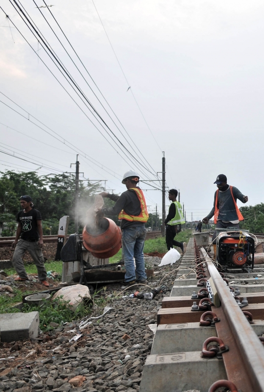 Pemasangan Sinyal Double-Double Track Manggarai-Cikarang