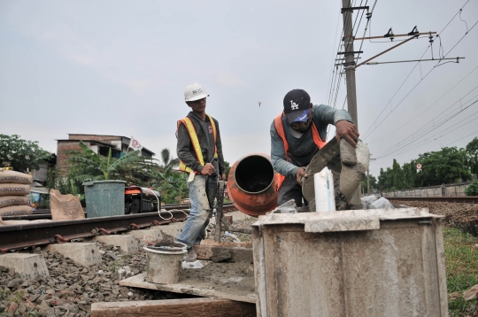 Pemasangan Sinyal Double-Double Track Manggarai-Cikarang