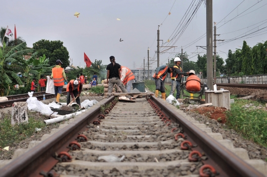 Pemasangan Sinyal Double-Double Track Manggarai-Cikarang