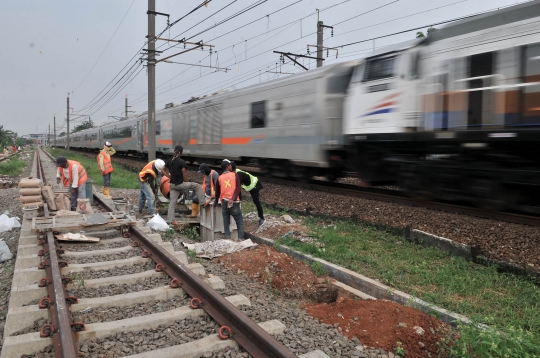 Pemasangan Sinyal Double-Double Track Manggarai-Cikarang