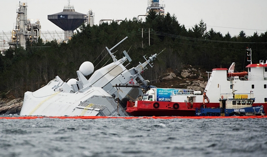 Detik-Detik Kapal Laut Norwegia Tenggelam Usai Bertabrakan dengan Kapal Tanker