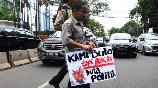 Massa Tunanetra Protes Pernyataan Buta dan Budek Ma'ruf Amin