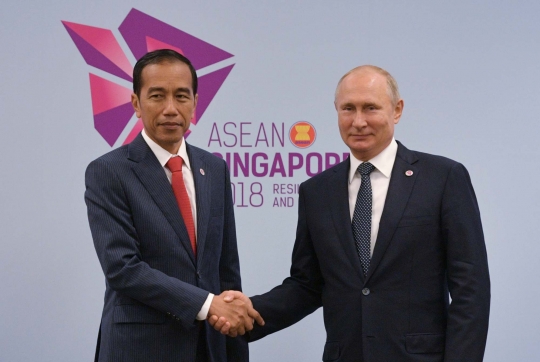 Keakraban Jokowi dan Putin di Sela KTT ASEAN-Rusia