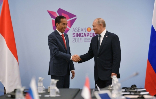 Keakraban Jokowi dan Putin di Sela KTT ASEAN-Rusia