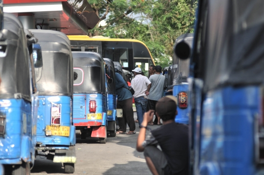 Antrean Panjang Kendaraan Akibat Minimnya SPBG